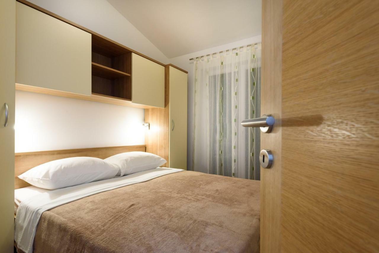Apartmani Beran Seget Vranjica Exterior foto